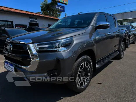 Toyota Hilux Caminhonete 2.8 16V SRX 4X4 DIESEL CABINE DUPLA AUTOMÁ 4 portas
