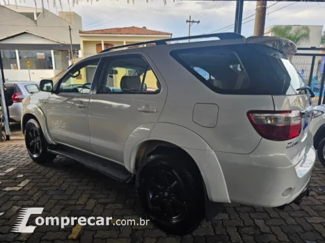 HILUX SW4 - 3.0 SRV 4X4 7 LUGARES 16V TURBO INTERCOOLER 4P A