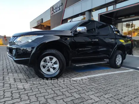 Mitsubishi L200 TRITON 2.4 16V Turbo Sport HPE TOP CD 4X4 4 portas