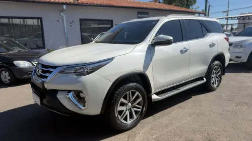 Toyota Hilux SW4 2.8 4P SRX 4X4 7 LUGARES TURBO DIESEL AUTOMÁTICO 4 portas