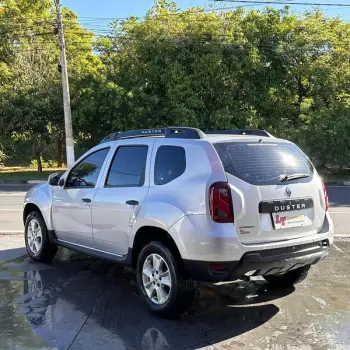 DUSTER 16 E CVT