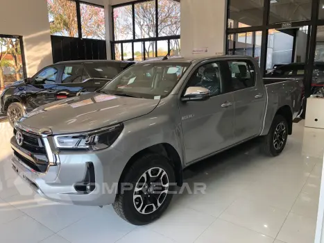Toyota HILUX 2.8 D-4D TURBO DIESEL CD SRV 4X4 AUTOMÁTICO 4 portas