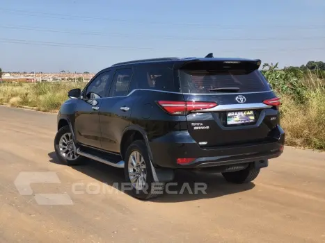 HILUX SW4 2.8 D-4D TURBO DIESEL SRX 4X4 AUTOMÁTICO