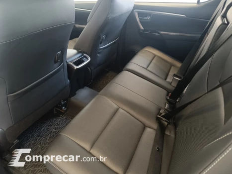 HILUX SW4 2.8 D-4D TURBO SRX 7L 4X4 AUTOMÁTICO