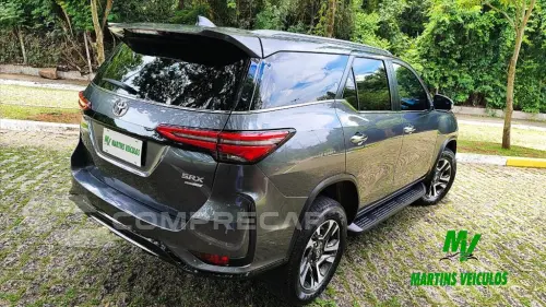 HILUX SW4 2.8 D-4D TURBO DIESEL SRX 4X4 AUTOMÁTICO