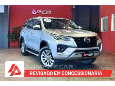 Toyota HILUX SW4 2.8 D-4D TURBO DIESEL SRX 7L 4X4 AUTOMÁTICO 4 portas