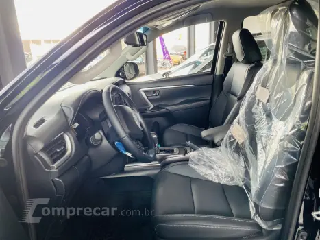 HILUX SW4 2.8 D-4D TURBO DIESEL SRX PLATINUM 7L 4X4 AUTOMÁTI