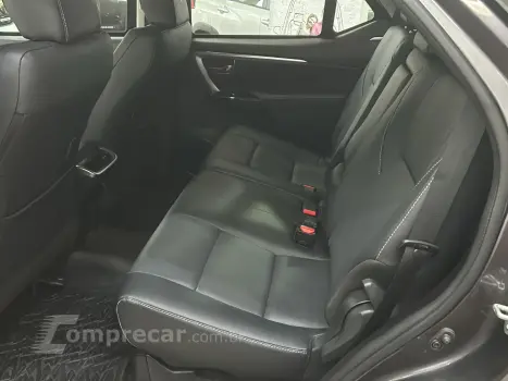 HILUX SW4 2.8 D-4D TURBO SRX PLATINUM 7L 4X4 AUTOMÁTICO