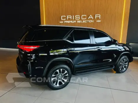 HILUX SW4 2.8 D-4D TURBO DIESEL SRX PLATINUM 7L 4X4 AUTOMÁTI