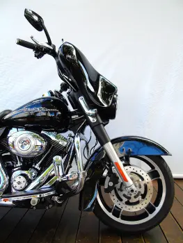 HARLEY-DAVIDSON STREET GLIDE FLHX
