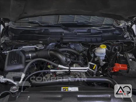 CLASSIC 5.7 V8 Laramie Night Edition CD 4X4