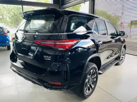 HILUX SW4 2.8 D-4D TURBO DIESEL SRX PLATINUM 7L 4X4 AUTOMÁTI