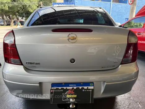 CORSA 1.4 MPFI Premium Sedan 8V