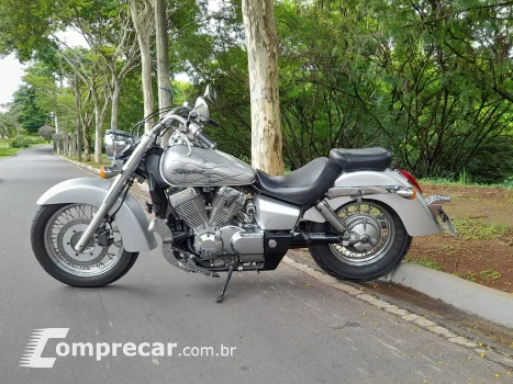 Shadow 750