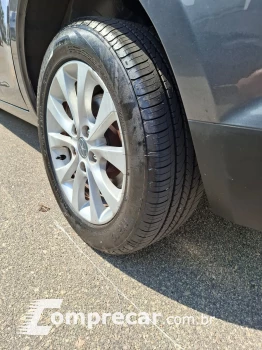 J6 2.0 16V 7 Lugares