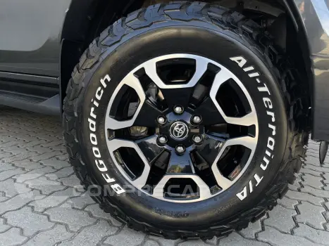 HILUX 2.8 D-4D TURBO DIESEL CD SRX PLUS 4X4 AUTOMÁTICO