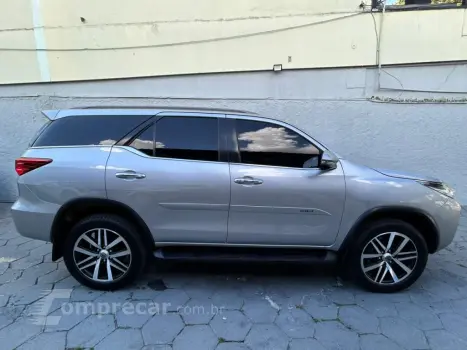 HILUX SW4 2.7 SRV 7 LUGARES 4X2 16V FLEX 4P AUTOMÁTICO