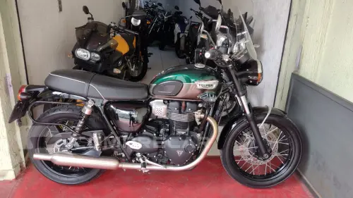 Bonneville T 100 stelth edition