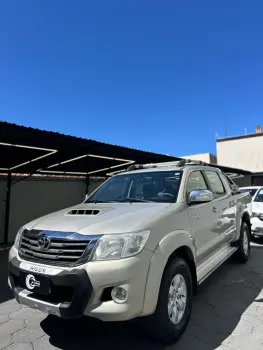 Toyota HILUX 3.0 SRV 4X4 CD 16V 4 portas