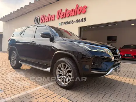 Toyota Hilux SW4 2.8 16V 4P SRX 4X4 7 LUGARES TURBO DIESEL AUTOMÁTI 4 portas