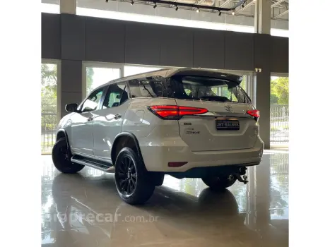 HILUX SW4 2.8 D-4D TURBO DIESEL SRX 7L 4X4 AUTOMÁTICO