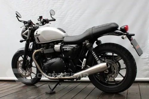 TRIUMPH STREET TWIN