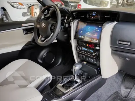 HILUX SW4 2.8 D-4D TURBO DIESEL DIAMOND 7L 4X4 AUTOMÁTICO