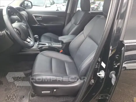 HILUX SW4 2.8 D-4D TURBO DIESEL SRX 7L 4X4 AUTOMÁ
