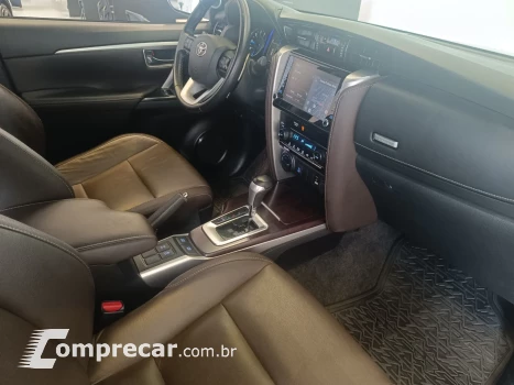 HILUX SW4 2.8 SRX 4X4 7 LUGARES 16V TURBO INTERCOOLER  4P AU