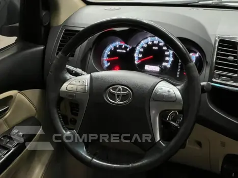 HILUX SW4 - 3.0 SRV 4X4 7 LUGARES 16V TURBO INTERCOOLER 4P A