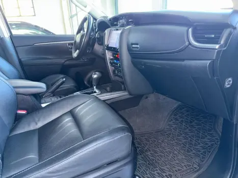 HILUX SW4 2.8 D-4d Turbo SRX 7L 4X4