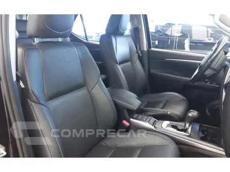 HILUX SW4 2.8 D-4D TURBO DIESEL SRX 7L 4X4 AUTOMÁTICO