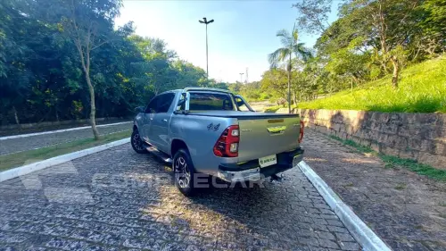 HILUX 2.8 D-4D TURBO DIESEL CD SRX 4X4 AUTOMÁTICO