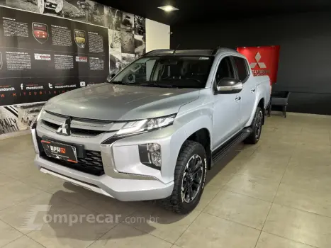 Mitsubishi L200 TRITON 2.4 16V Turbo Sport HPE CD 4X4 4 portas