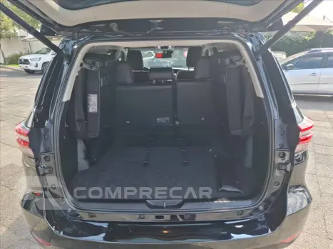 HILUX SW4 2.8 D-4D TURBO DIESEL SRX 7L 4X4 AUTOMÁ