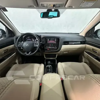 OUTLANDER 2.2 165cv Diesel Aut.