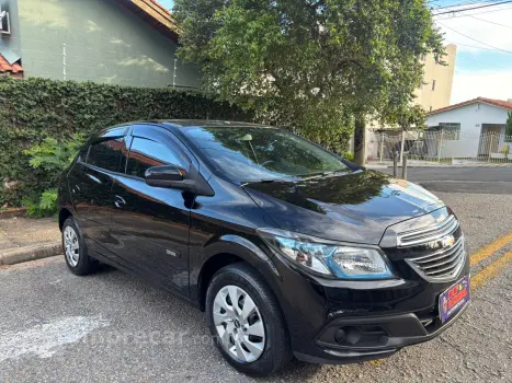 CHEVROLET ONIX 1.0 LT 4 portas