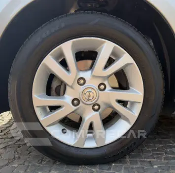 LIVINA 1.8 S 16V