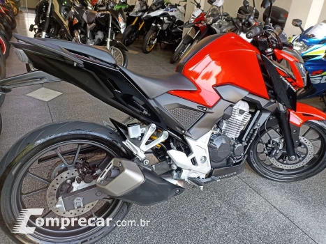 CB 300F Twister Flex