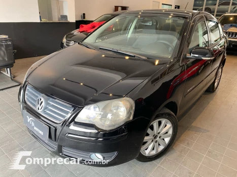 Volkswagen POLO SEDAN 1.6 MI Comfortline 8V 4 portas