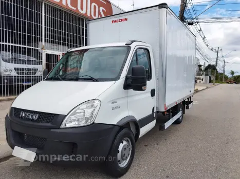 IVECO Daily 45s17 + Baú Facchini 2 portas