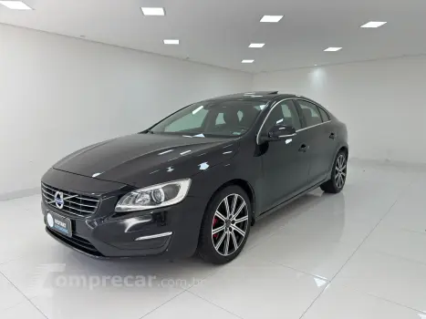 Volvo S60 2.0 T5 Momentum 16V Turbo 4 portas