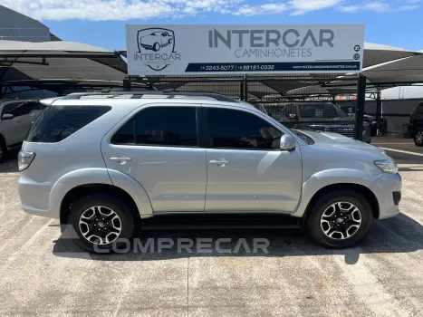 Toyota HILUX SW4 3.0 SRV 4X4 7 Lugares 16V Turbo Intercooler 4 portas