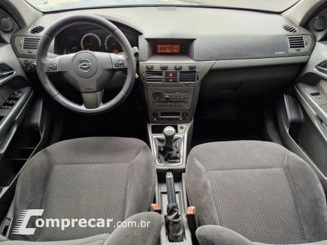 VECTRA 2.0 MPFI GT HATCH 8V FLEX 4P MANUAL