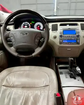 AZERA 3.3 MPFI GLS Sedan V6 24V