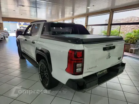 Triton  2.4 KATANA BITURBO DIESEL CABINE DUPLA 4X4 AUTOMÁTIC