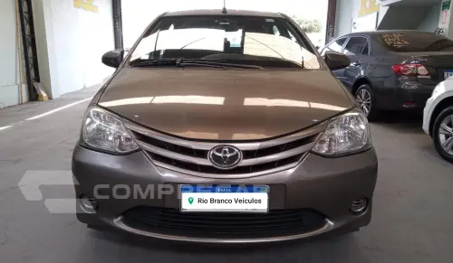 Toyota ETIOS 1.5 XS Sedan 16V 4 portas