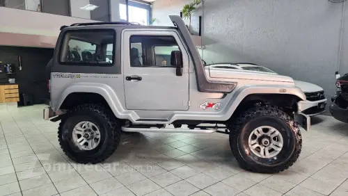 T-4 4x4 3.0 TB Int. Cap. Rígida Diesel