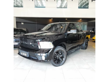 CLASSIC 5.7 V8 GASOLINA LARAMIE NIGHT EDITION CD 4X4 AUTOMÁT