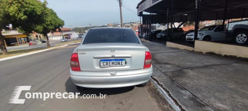 CORSA 1.0 MPFI Milenium Sedan 8V